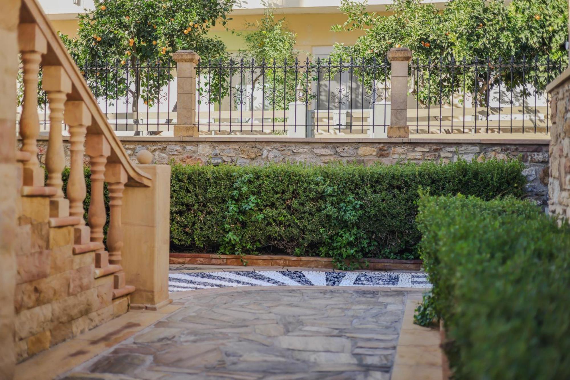 Archontiko Frideriki Luxury Apartments Chios Town Bagian luar foto