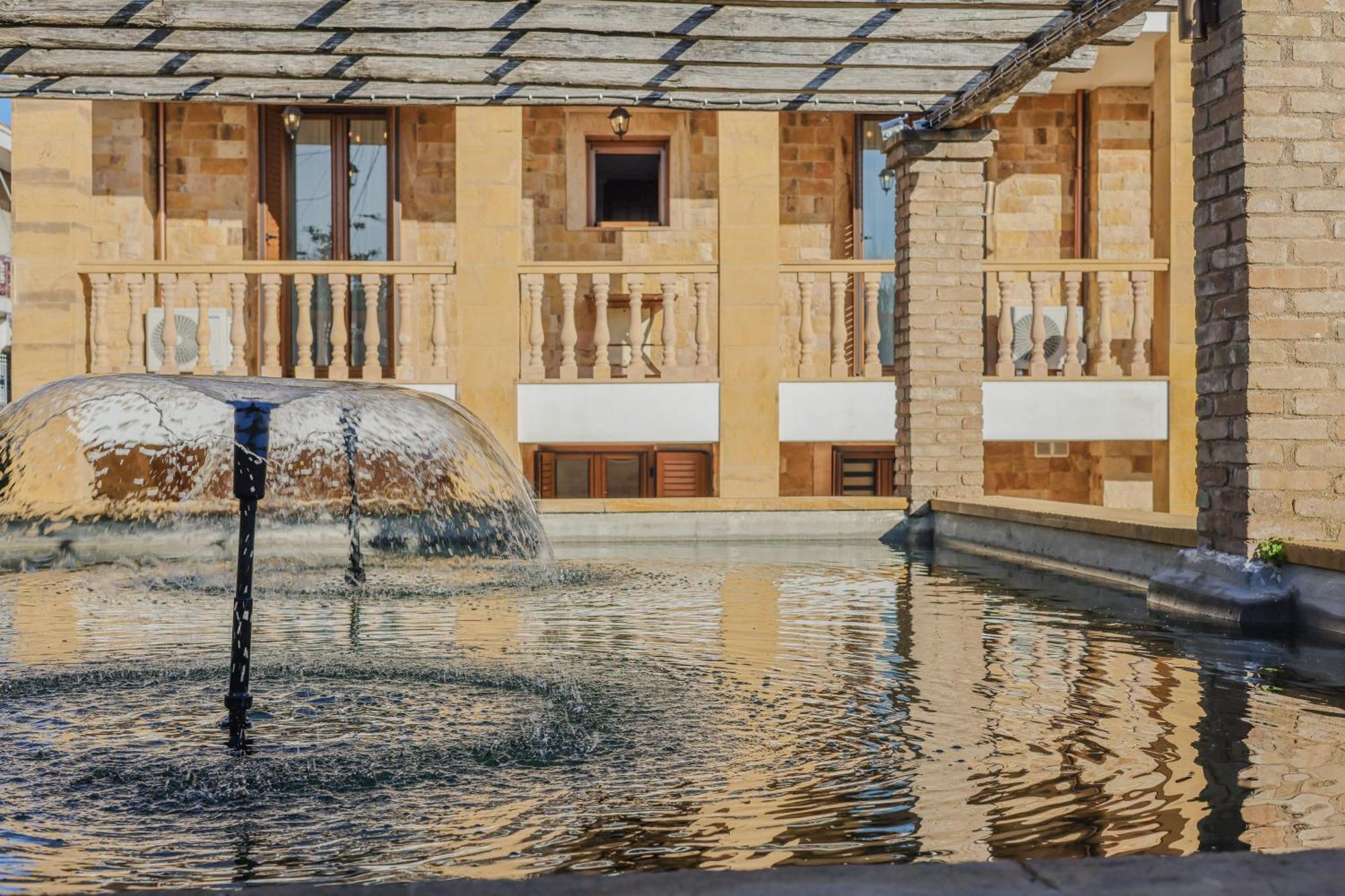 Archontiko Frideriki Luxury Apartments Chios Town Bagian luar foto