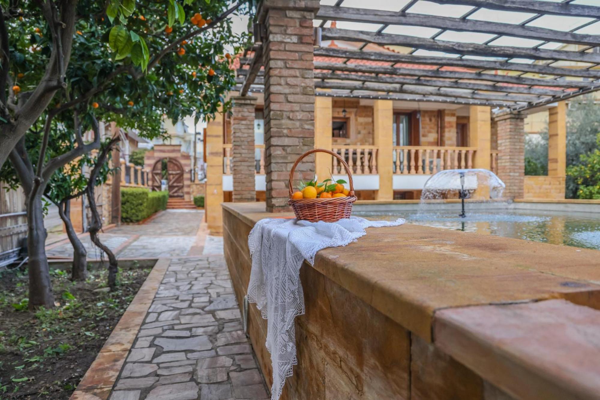 Archontiko Frideriki Luxury Apartments Chios Town Bagian luar foto